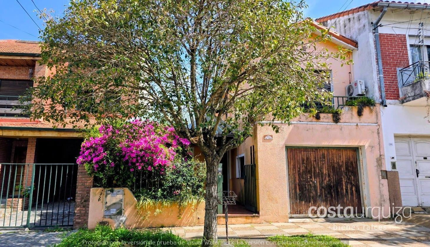 Foto de Casa en Martínez con jardín y pileta, 4 dormitorios y playroom, imagen 1