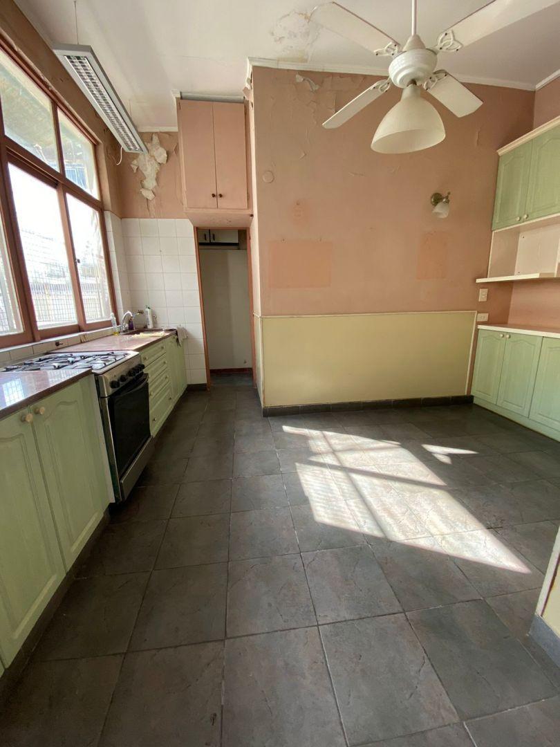 Departamento 6 Ambientes. | Parana 662 2
