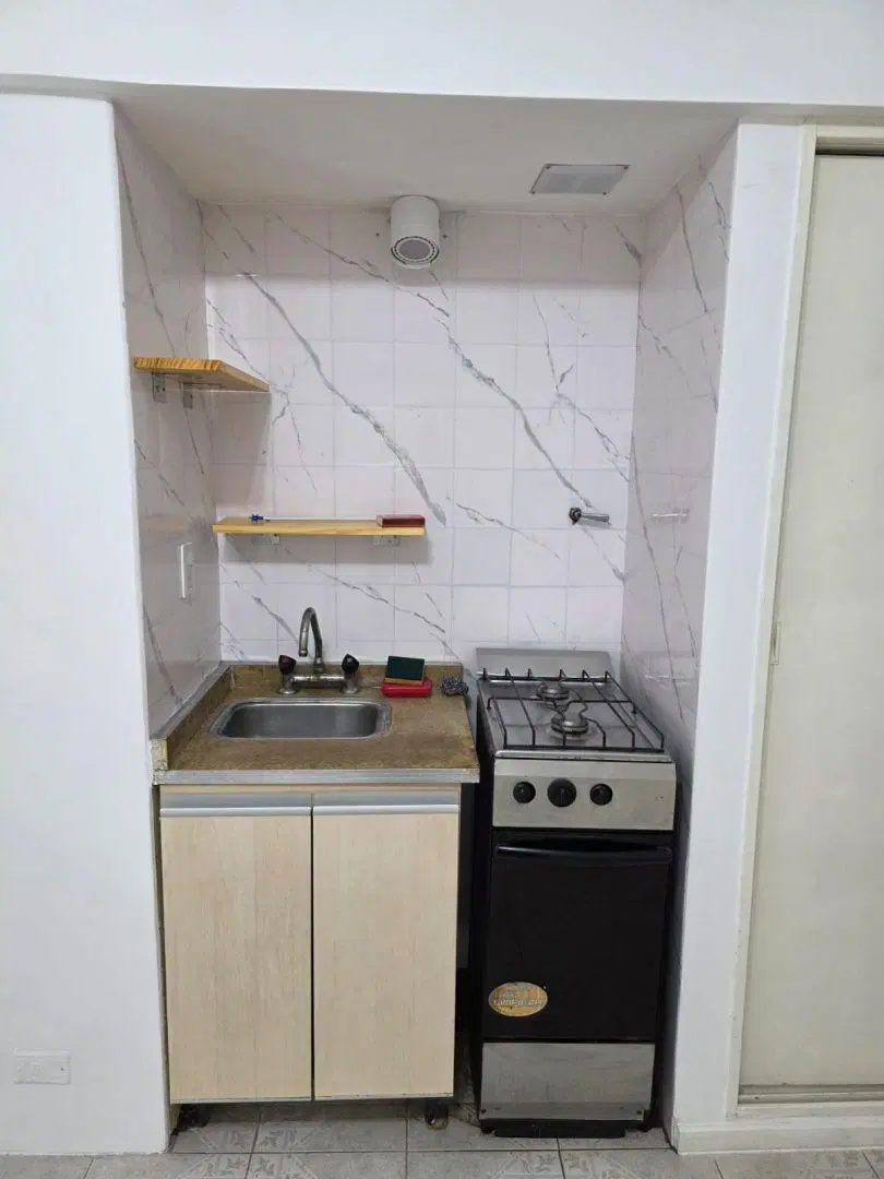 Departamento monoambiente. | Rivadavia 1379 2