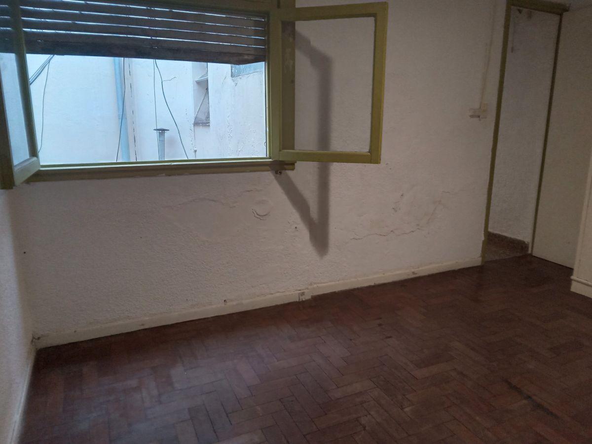 Foto de Departamento de 2 ambientes con balcón al frente, por escalera en VILLA, imagen 1