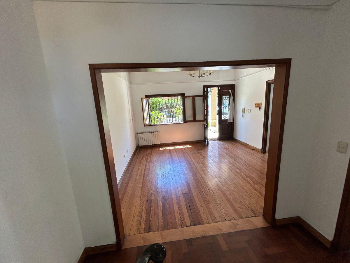 Foto de CASA EN VENTA OLIVOS DE 5 AMBIENTES, QUINCHO, PISCINA, PARQUE y DOS, imagen 5