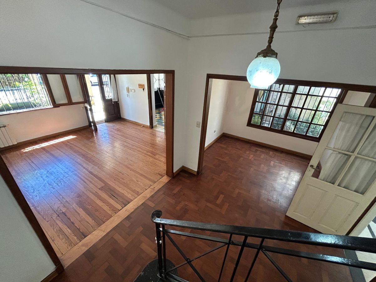 Foto de CASA EN VENTA OLIVOS DE 5 AMBIENTES, QUINCHO, PISCINA, PARQUE y DOS, imagen 3