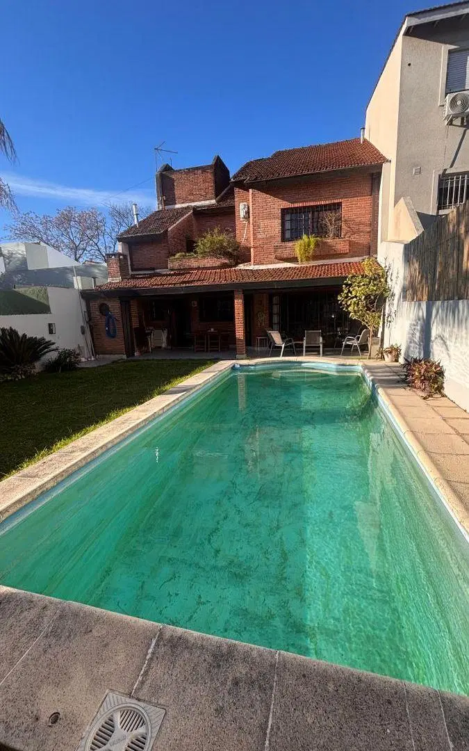 EXCELENTE CASA DE 4 DORMITORIOS CON PISCINA, PARQUE, GARAGE Y PLAYROOM 8