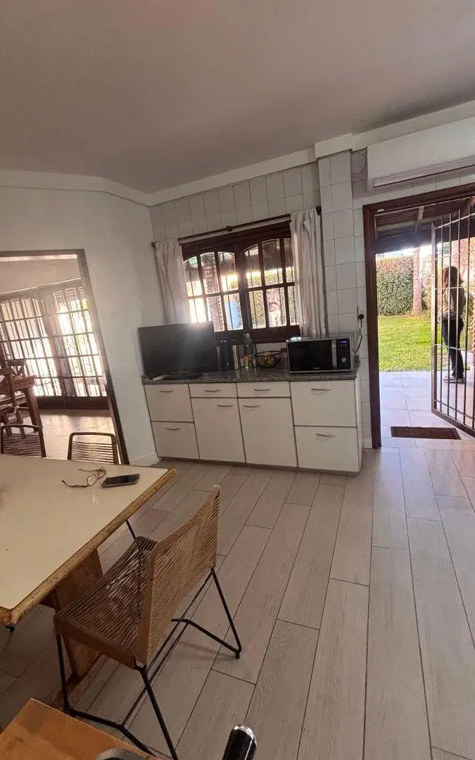 EXCELENTE CASA DE 4 DORMITORIOS CON PISCINA, PARQUE, GARAGE Y PLAYROOM 4