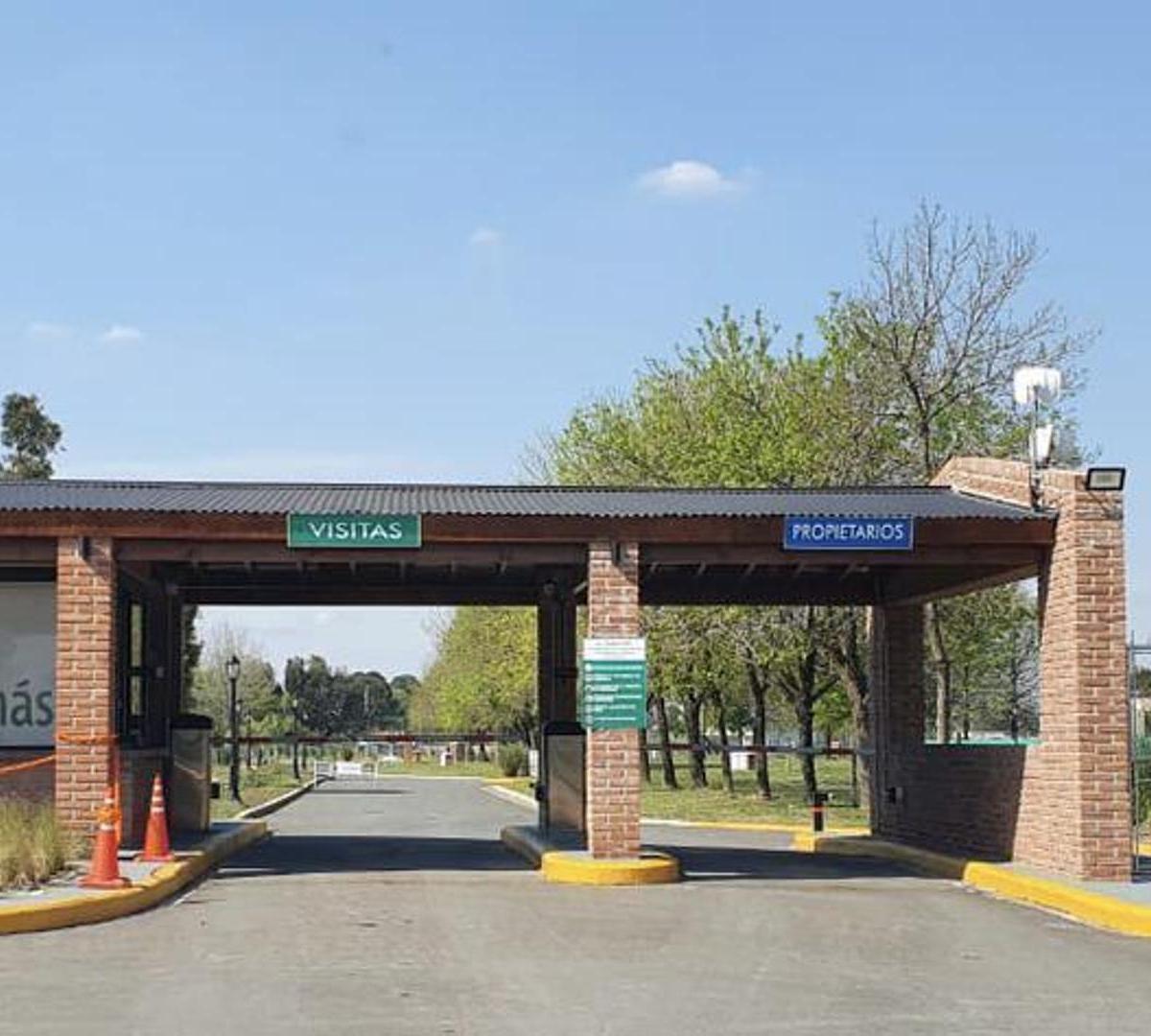 Lote a la venta en Santo Tomas. Pilar