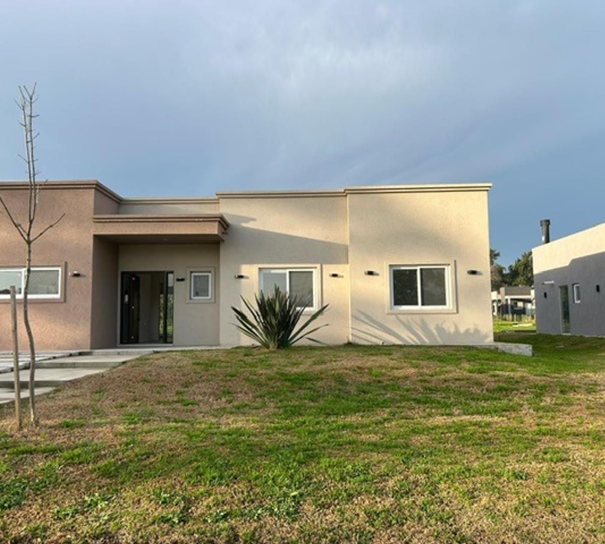 casa en venta en Casuarinas del Pilar, Club de Campo