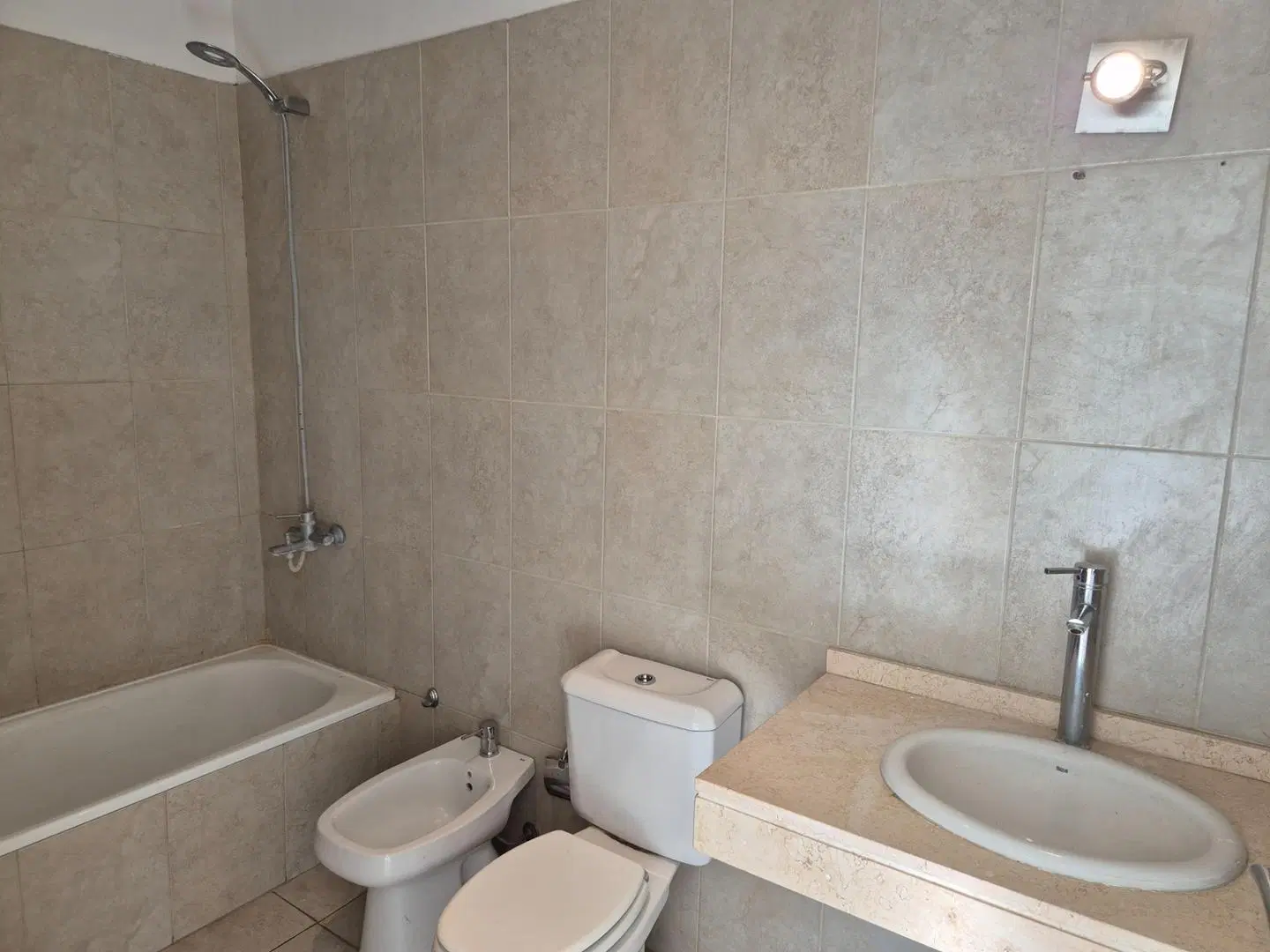 DEPARTAMENTO 2 AMBIENTES EN ALQUILER ASTON VILLAGE 4