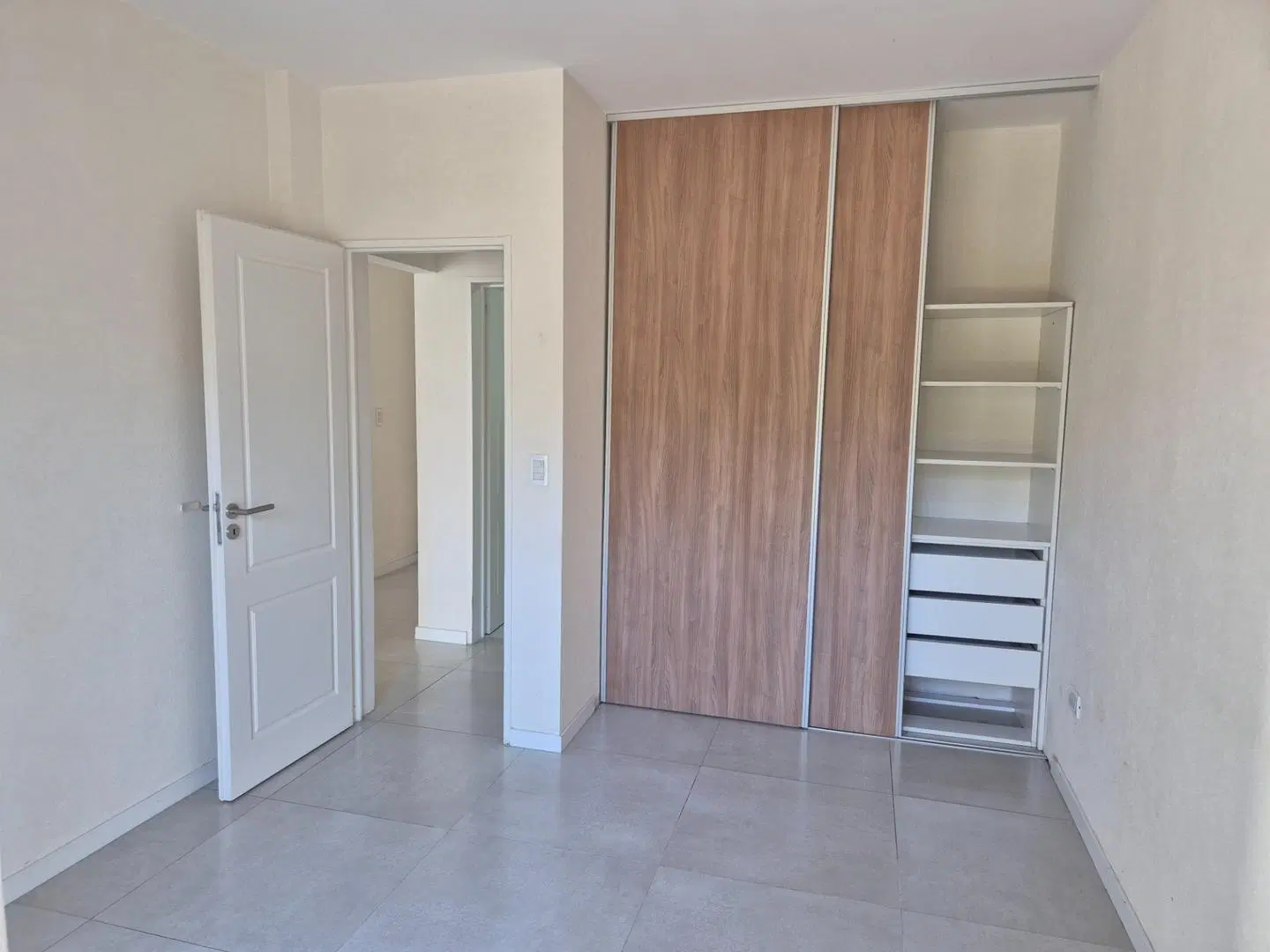 DEPARTAMENTO 2 AMBIENTES EN ALQUILER -- ASTON VILLAGE 2