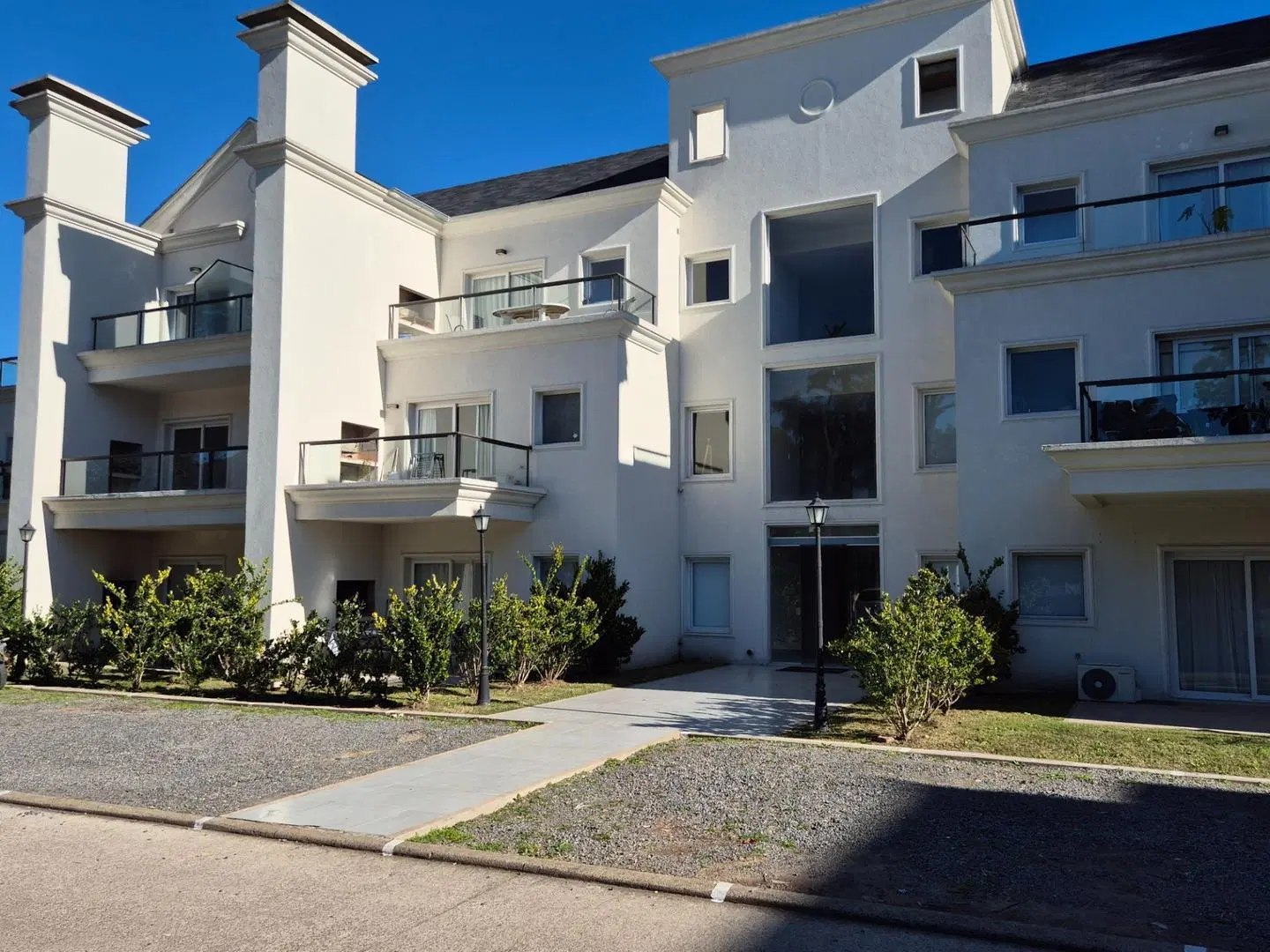 DEPARTAMENTO 2 AMBIENTES EN ALQUILER -- ASTON VILLAGE 3