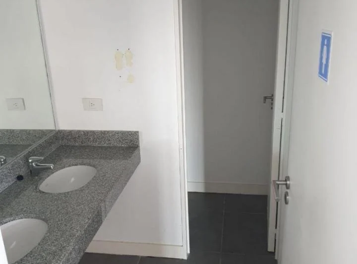 Oficina de 200 m2 con 2 cocheras en WTC Puerto Madero 4