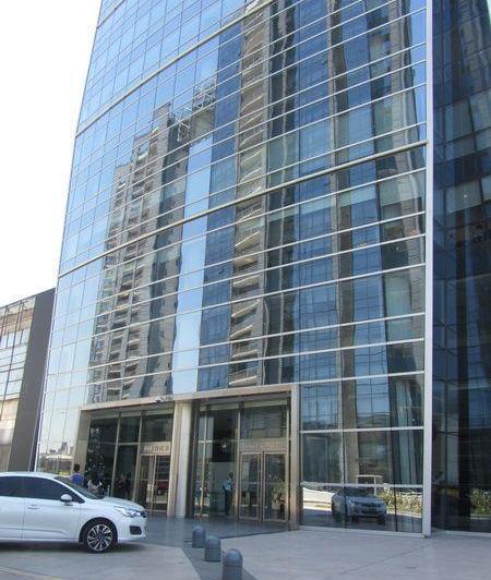 Oficina de 200 m2 con 2 cocheras en WTC Puerto Madero 1