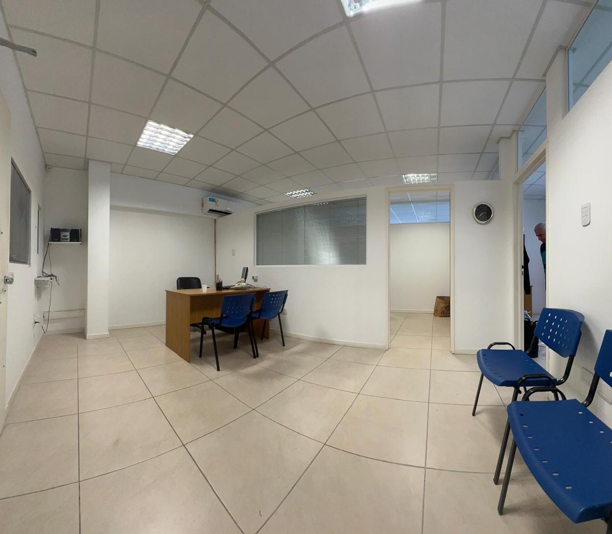 Foto de Oficina (piso completo) de 70m2 en centro comercial mayorista. Bogotá y Nazca, imagen 3