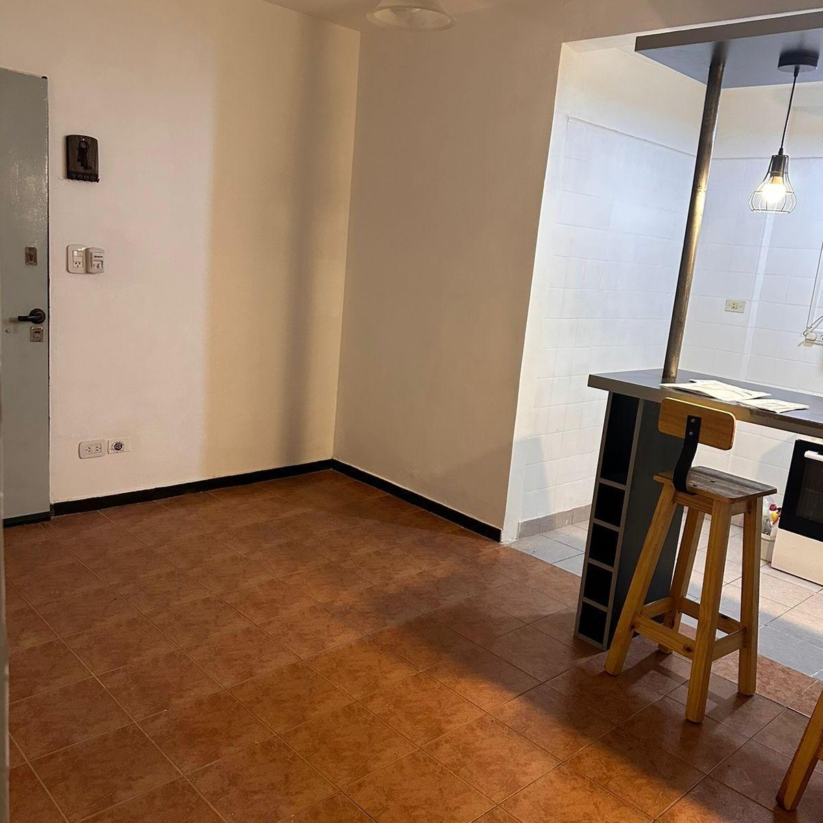 Oportunidad. 2 Amb en Pb con Patio Apto Profesional - Espinosa y Aranguren 3