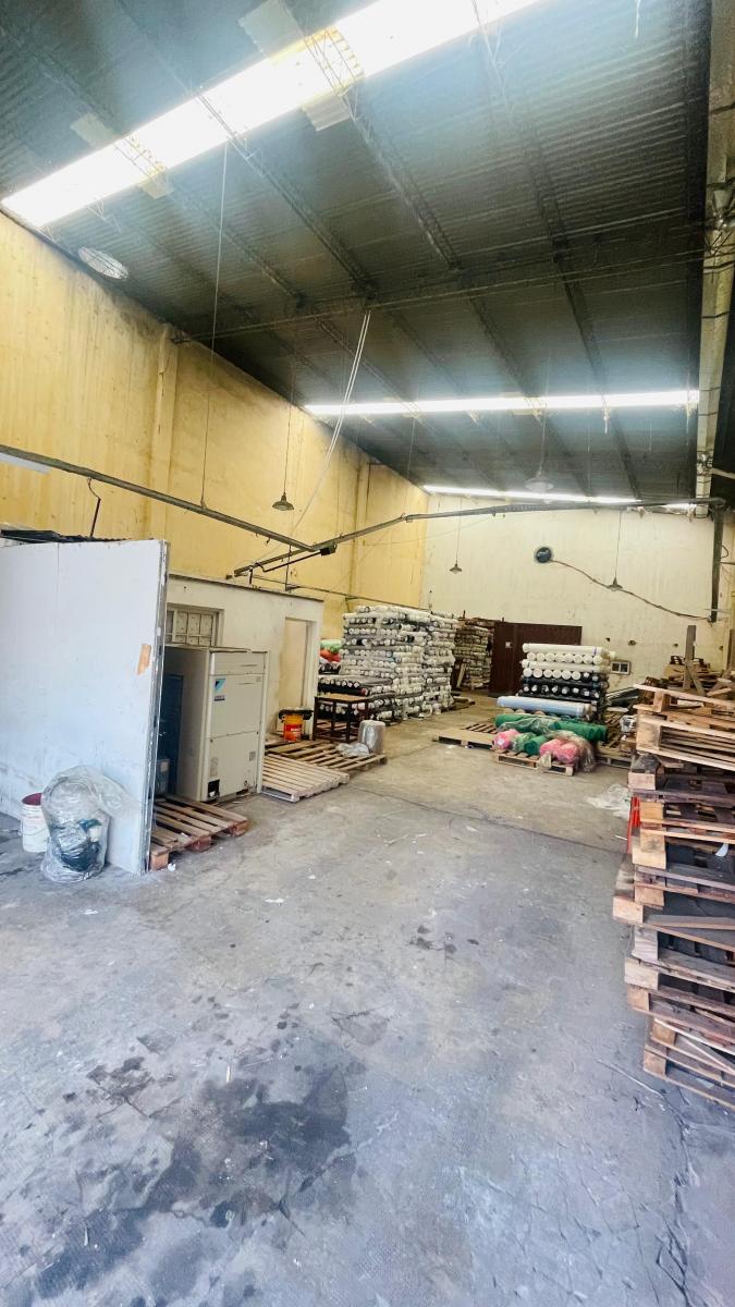 Deposito de 530 m² en Planta Baja Sin Columnas - Felipe Vallese y Artigas 5