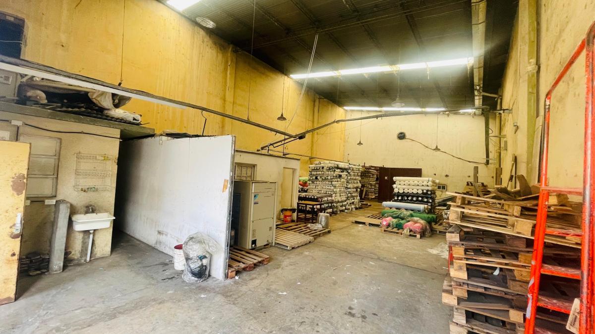 Deposito de 530 m² en Planta Baja Sin Columnas - Felipe Vallese y Artigas 4