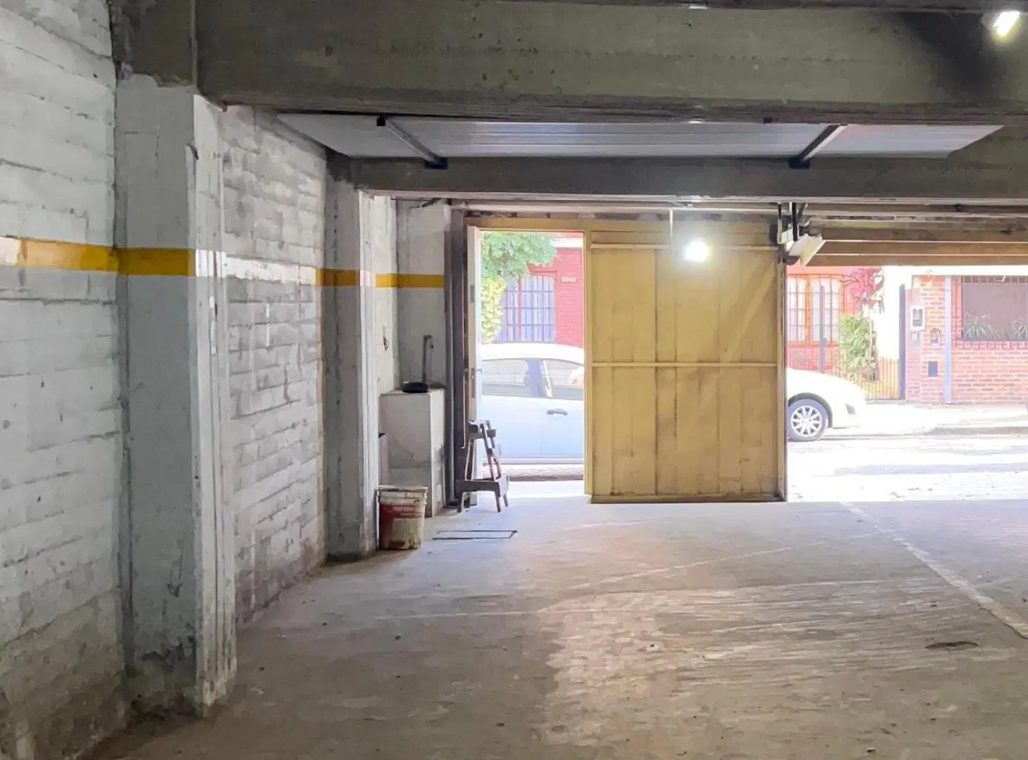 Deposito/Cocheras 300m2 cubiertos + 170 descubiertos - Miranda y Bahia Blanca 2
