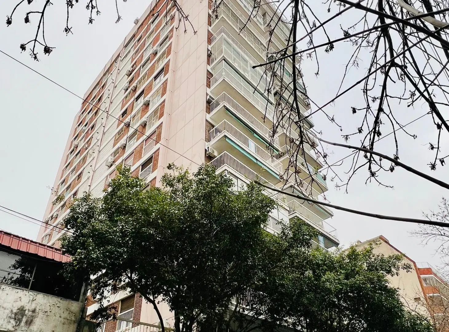 4 ambientes con dependencia - cochera y baulera - Caracas 353 3