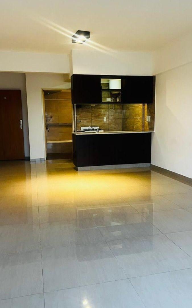 Foto de monoambiente super luminoso con balcon en alquiler, imagen 5