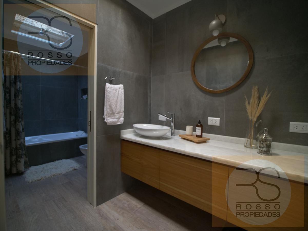 Foto de Venta de Amplia Casa de 6 Ambientes en Ramos Mejía, imagen 4