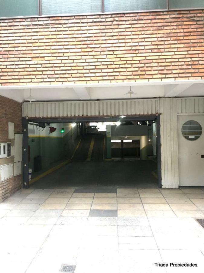 VENTA COCHERA DOBLE (PARALELAS) FIJA CUBIERTA CON ESCRITURA PROPIA EN BELGRANO EDIFICIO DE COCHERAS