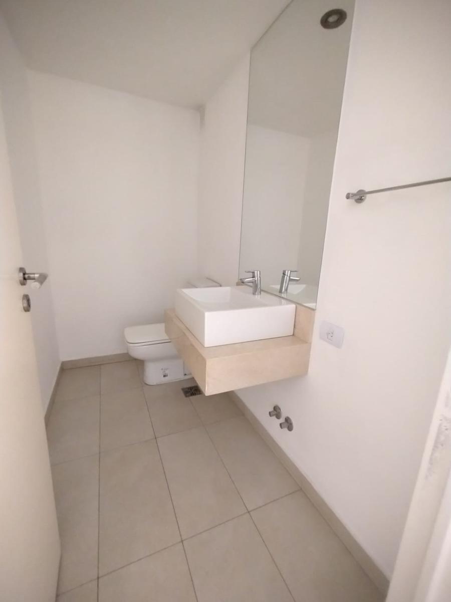 Venta Excelente Departamento 3 Ambientes - Balcon y Patio - 2 Cocheras Fijas - Full Amenities 2