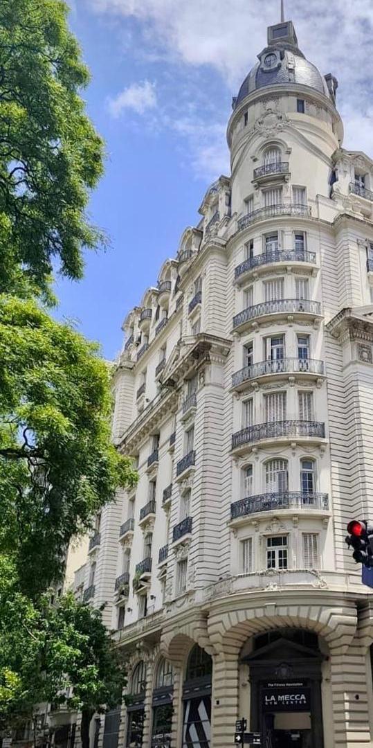 Foto de VENTA PISO CON AMPLIAS Y ELEGANTES OFICINAS EN EDIFICIO DE PATRIMONIO, imagen 2