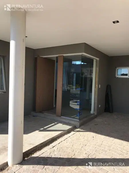 Impecable SE ALQUILA / SE VENDE - Fincas de Iraola II 5