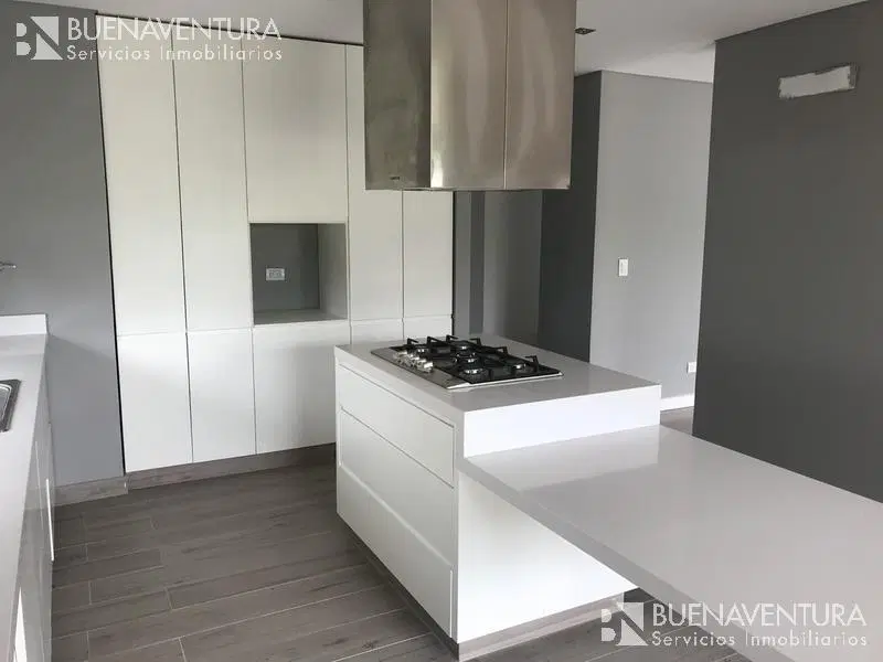 Impecable SE ALQUILA / SE VENDE - Fincas de Iraola II 4