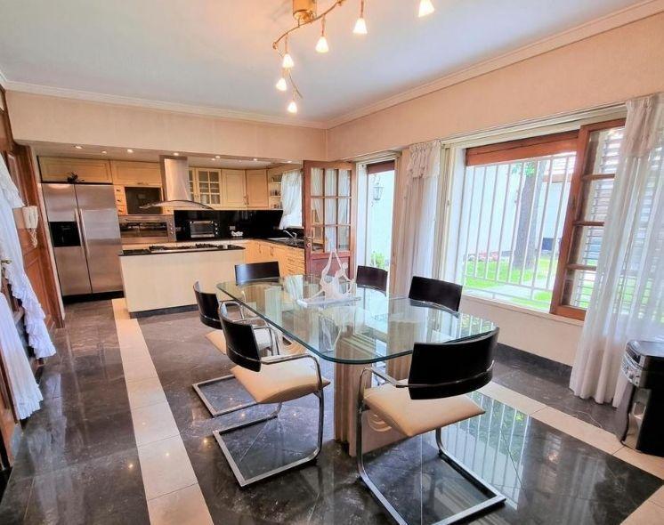 Casa 5 ambientes. | Necochea 542