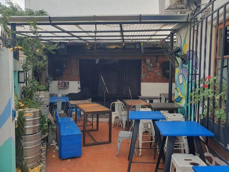 Local . | Caseros 2
