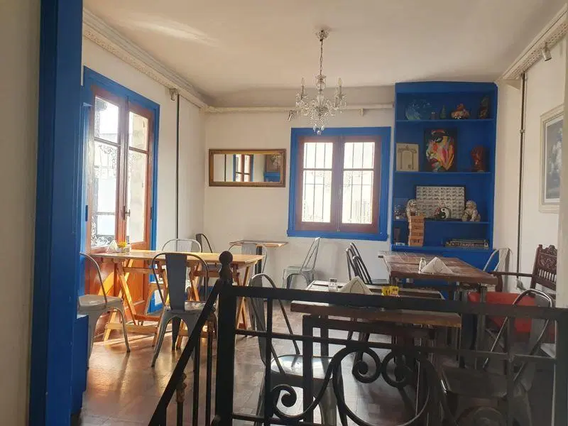 Local . | Caseros 4