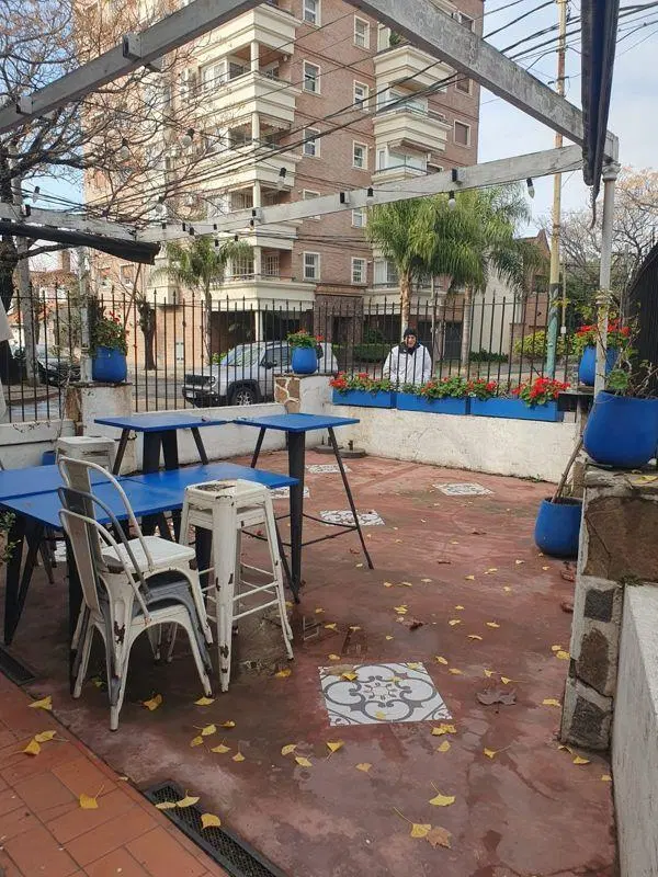 Local . | Caseros 3