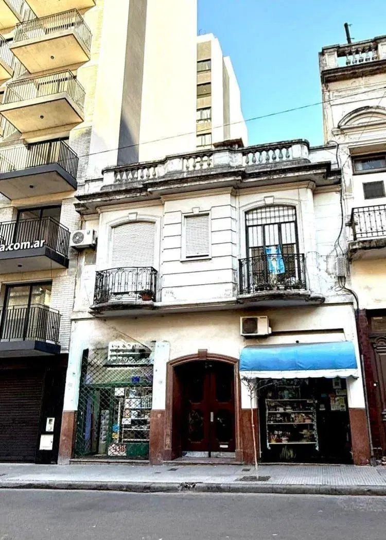 Local . | Moreno 1736 2