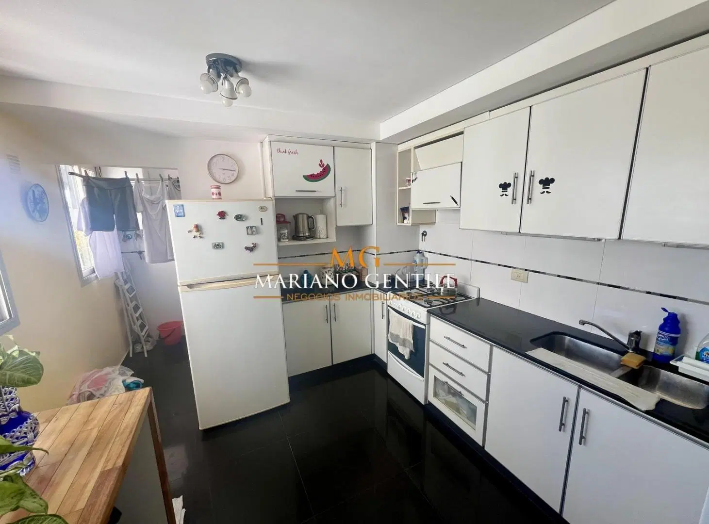 SEMIPISO de 3 Ambientes con Cochera ***Al Frente*** 2