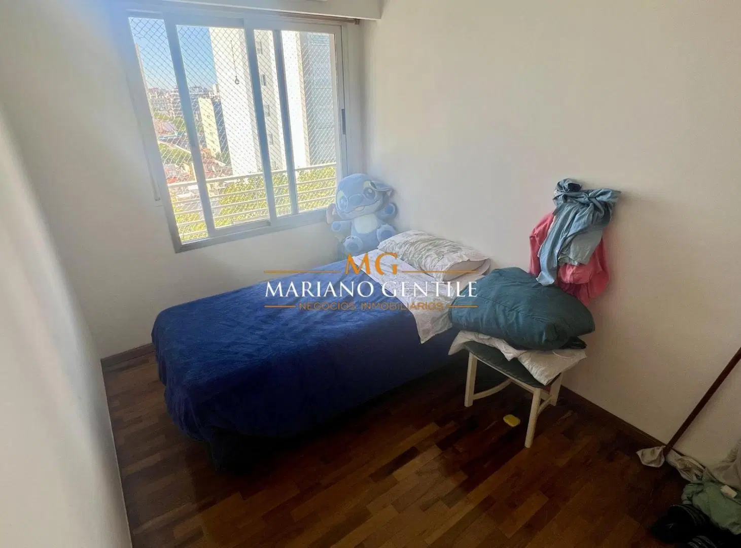 SEMIPISO de 3 Ambientes con Cochera ***Al Frente*** 4