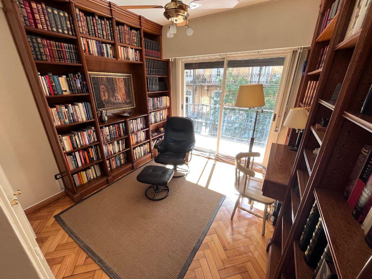 Foto de Departamento en venta de 4 ambientes en Palermo. Al frente, con balcón, imagen 1