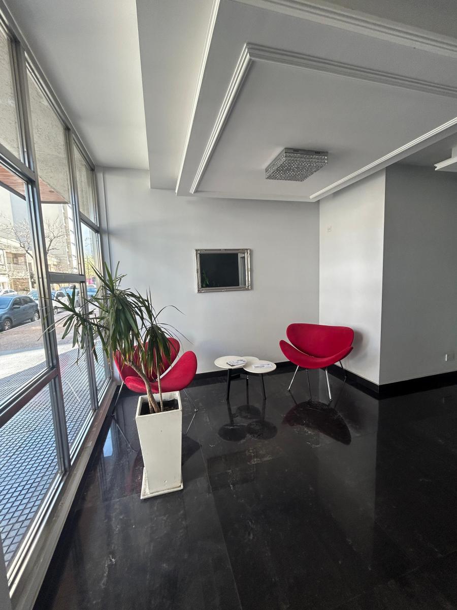 Semipiso de 2 Amb. Al Frente con 2 Balcones Terraza 1