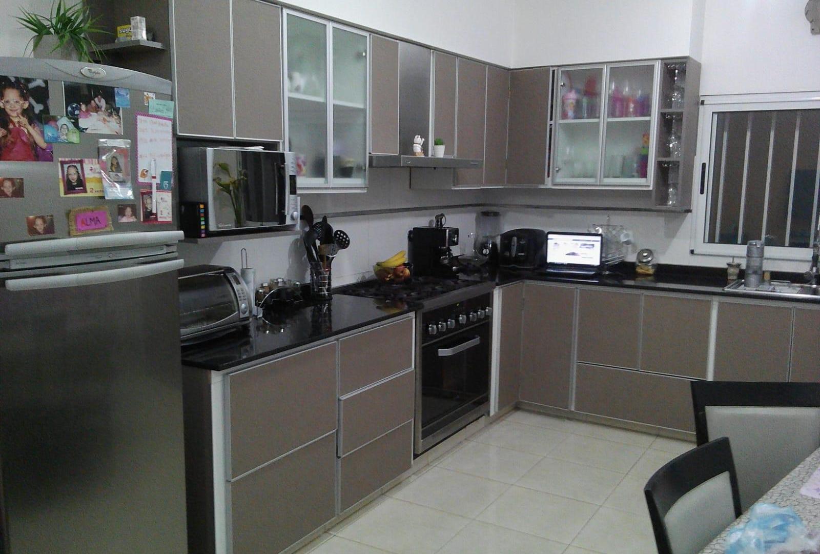Casa 4 amb. Con Quincho y Garage
