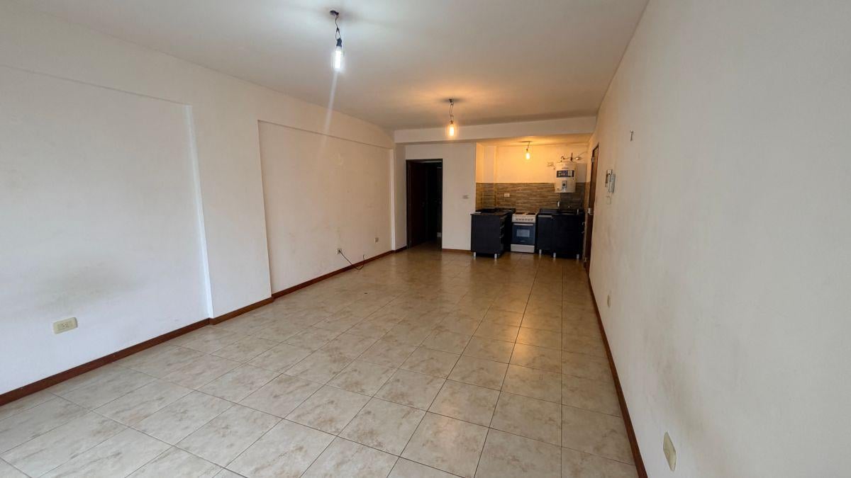 Alquiler Monoambiente al frente con balcón