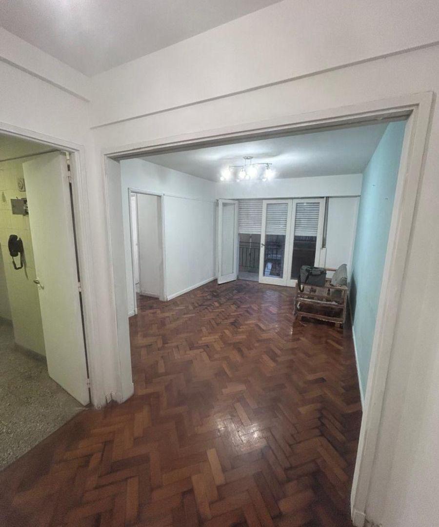 Foto de Alquiler! Semipiso 3 amb. Al frente con Balcón, imagen 3