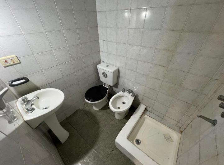 Monoambiente frente en alquiler  3