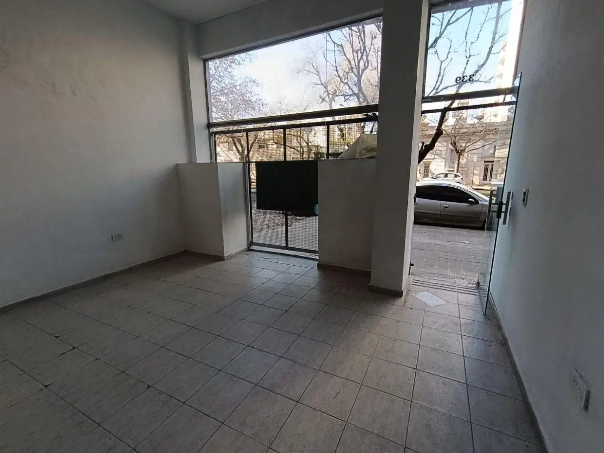 Local en alquiler en 60 entre 1 y 2 4