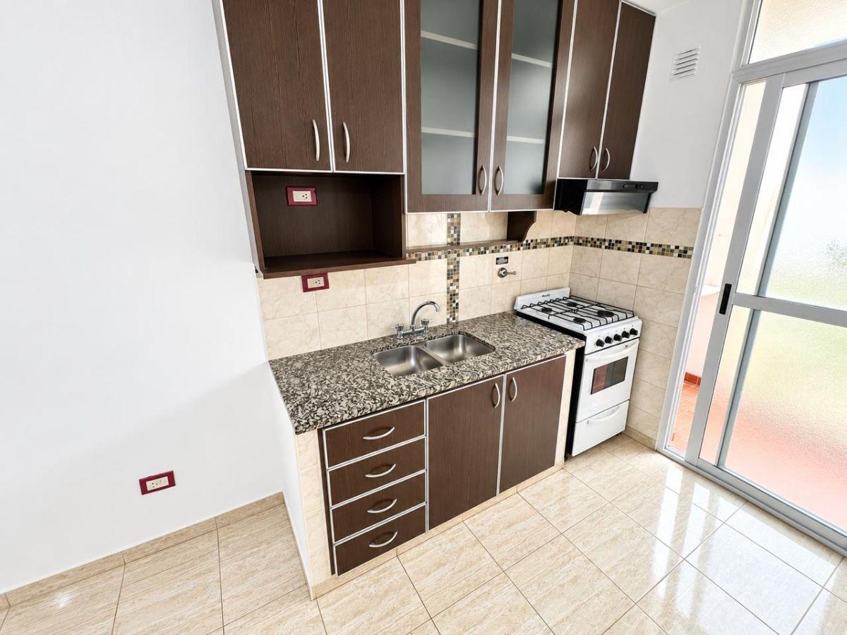 Foto de Monoambiente dividido en alquiler en 64 entre 1 y 115, imagen 5