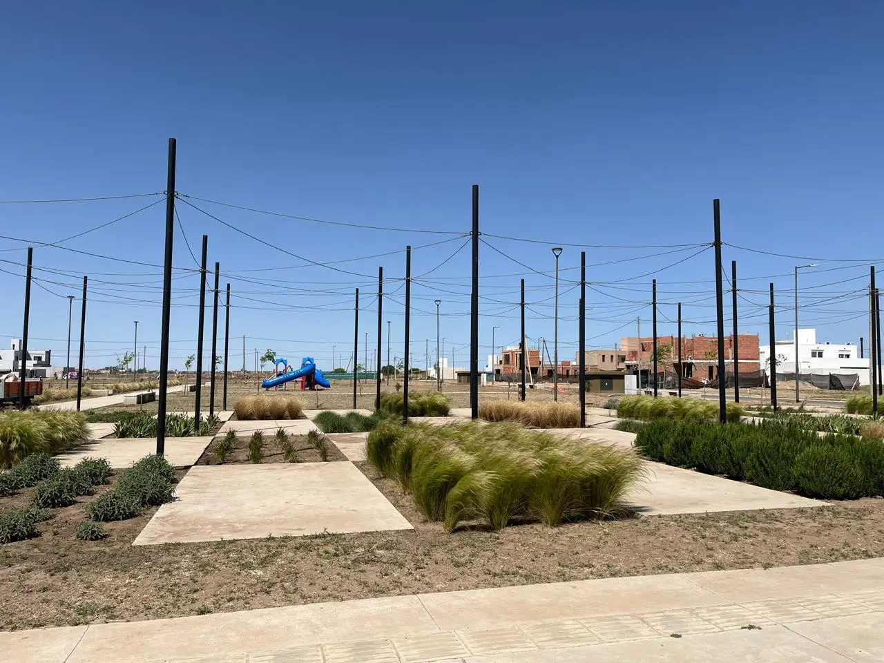 RINCONES DE MANANTIALES FRENTE A ESPACIO VERDE 3