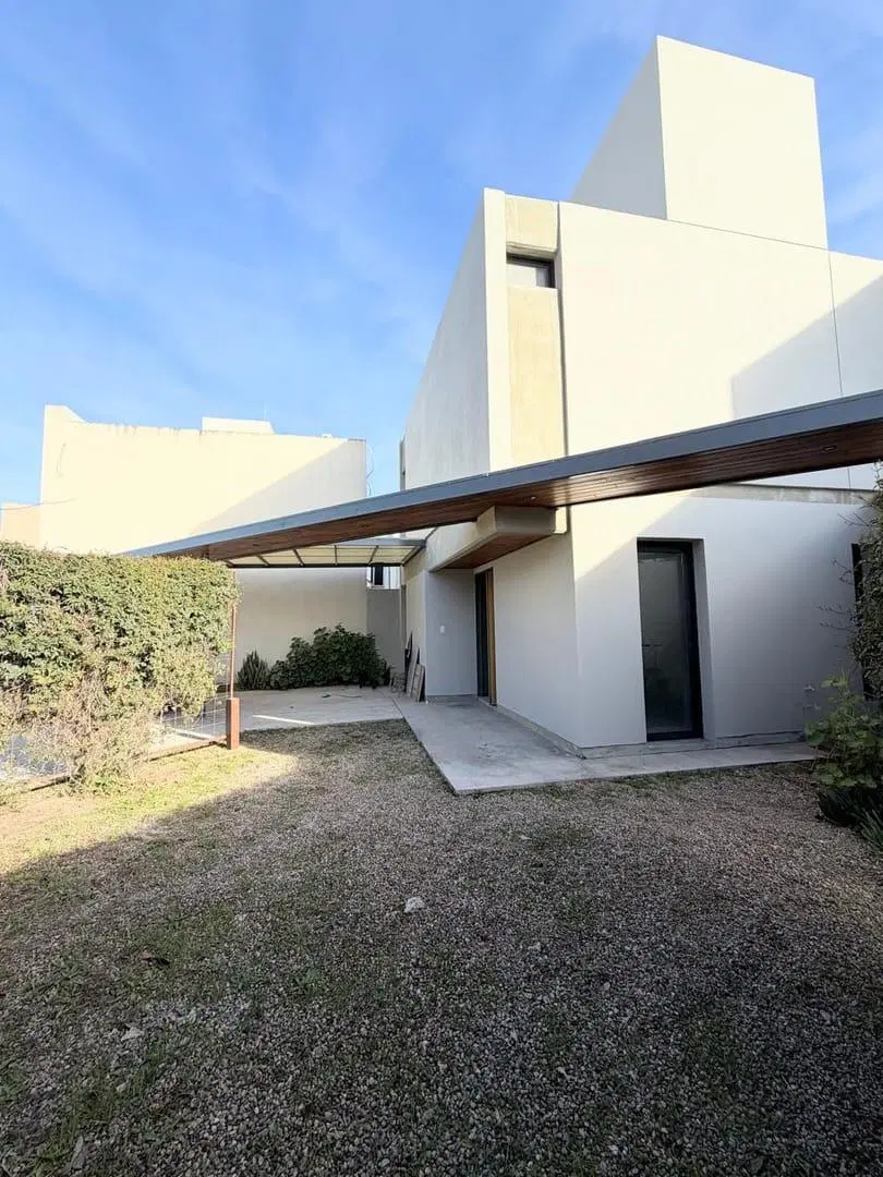ALTOS DE MANANTIALES DUPLEX TRES DORMITORIOS 1