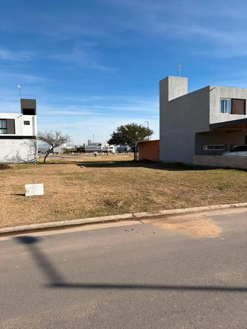 Uno de los ultimos lotes disponibles en Terrazas de Manantiales 5