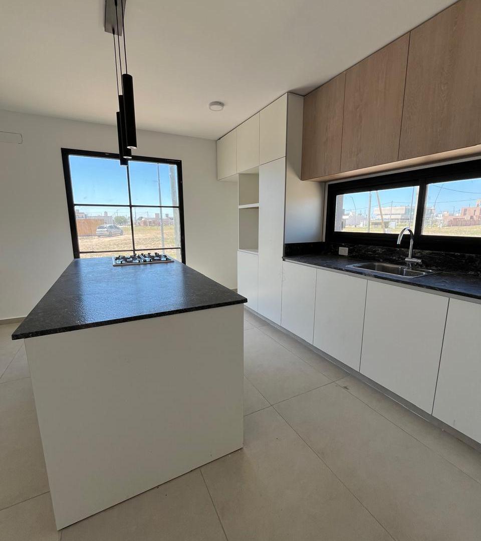 Foto de CASA EN PLANTA BAJA LOTE DE 332M2, imagen 3