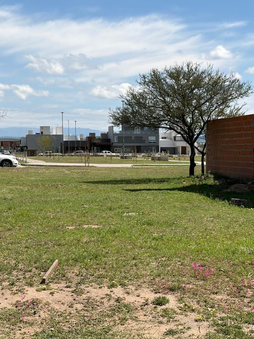 Foto de Uno de los ultimos lotes disponibles en Terrazas de Manantiales, imagen 3