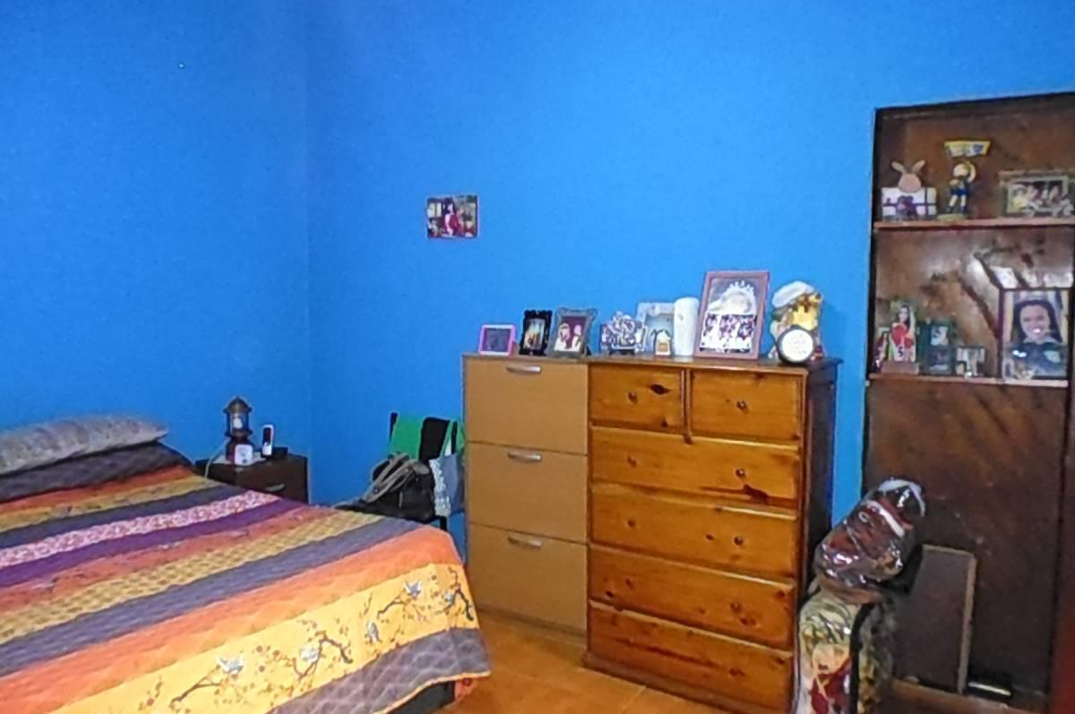 Amplia Casa 6 Amb o Lote de 23x8,66 - Sup Terreno:233 M²/ 2 C de Metro y R Indarte 2