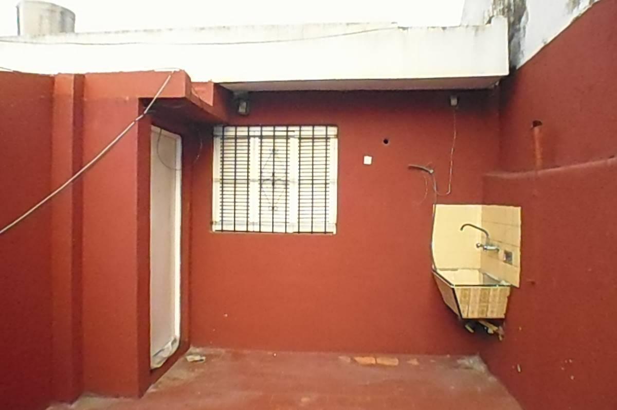 Amplia Casa 6 Amb o Lote de 23x8,66 - Sup Terreno:233 M²/ 2 C de Metro y R Indarte 4